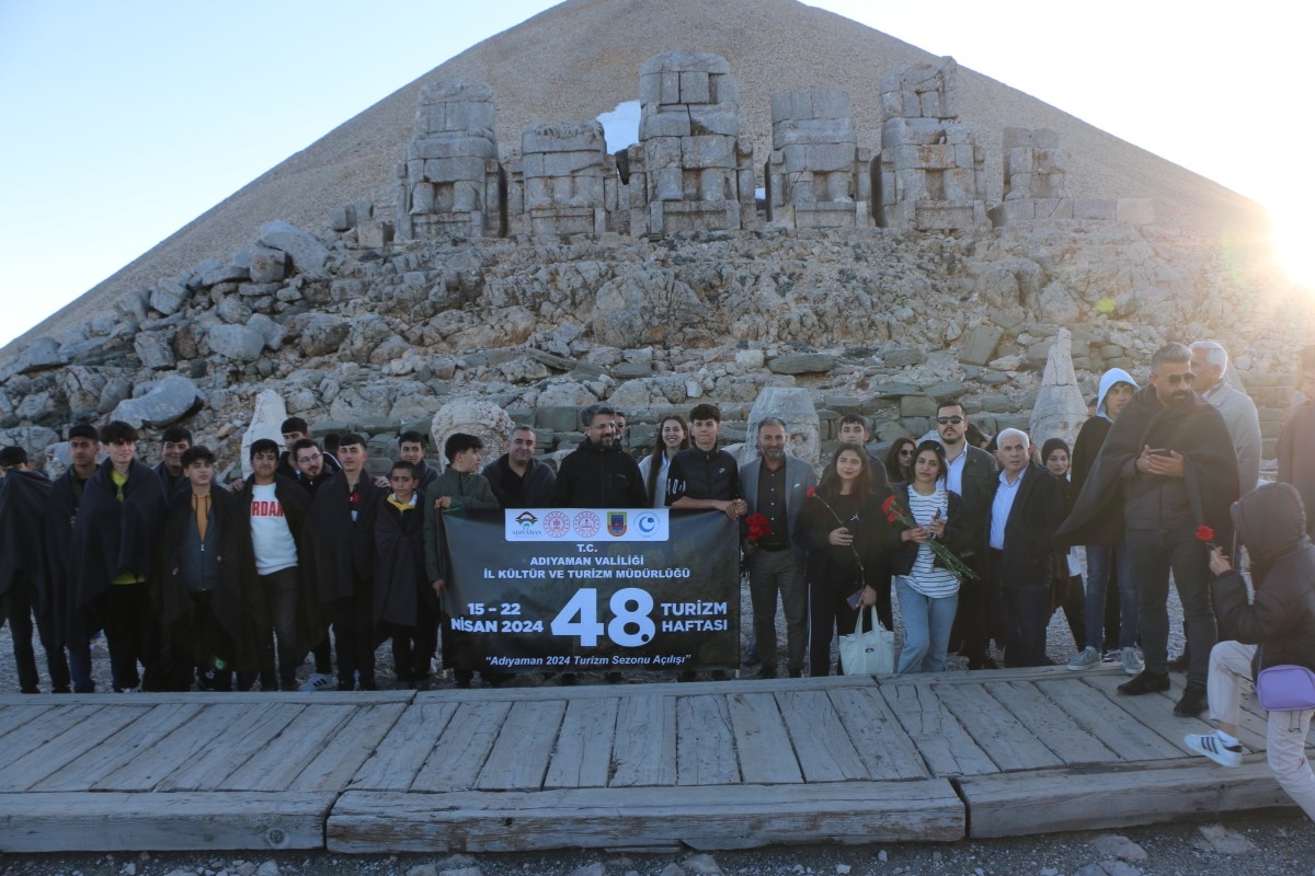 Nemrut Dağı’nı 9 günde 45 bin turist ziyaret etti  