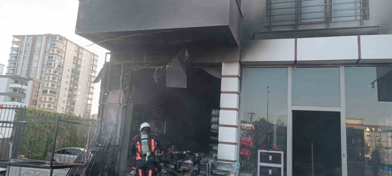 Malatya’da iş yeri yangını korkuttu
